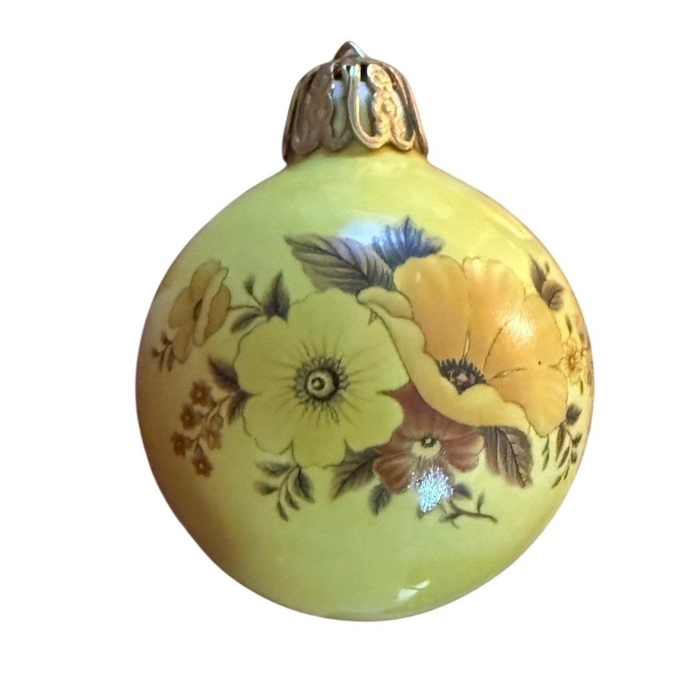 Bill Yee Vintage Hand-Painted Christmas‎ Ornament Yellow Floral Ball 2 in no box